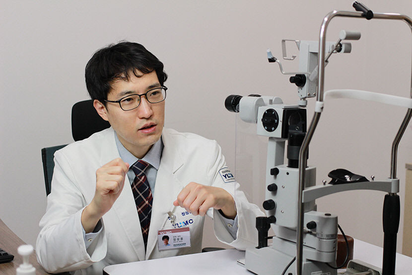 [전문의에게 듣는다] 황반변성…사물 구부러져 보이거나 중심 어둡게 보이면 의심