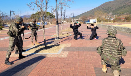 육군 50사단, 신경주역 대테러 종합 훈련…테러범 진압과 빠른 피해 복구