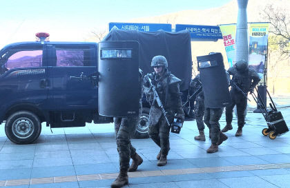 육군 50사단, 신경주역 대테러 종합 훈련…테러범 진압과 빠른 피해 복구