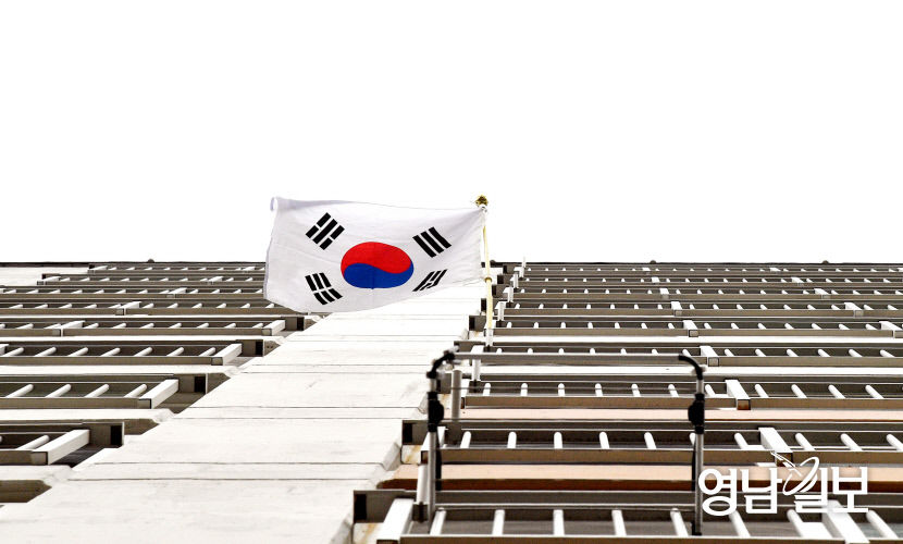 [포토뉴스] 사라져가는 국경일 태극기 게양 문화