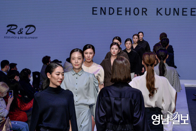 [포토뉴스] 2023 직물과 패션의 만남전 열려