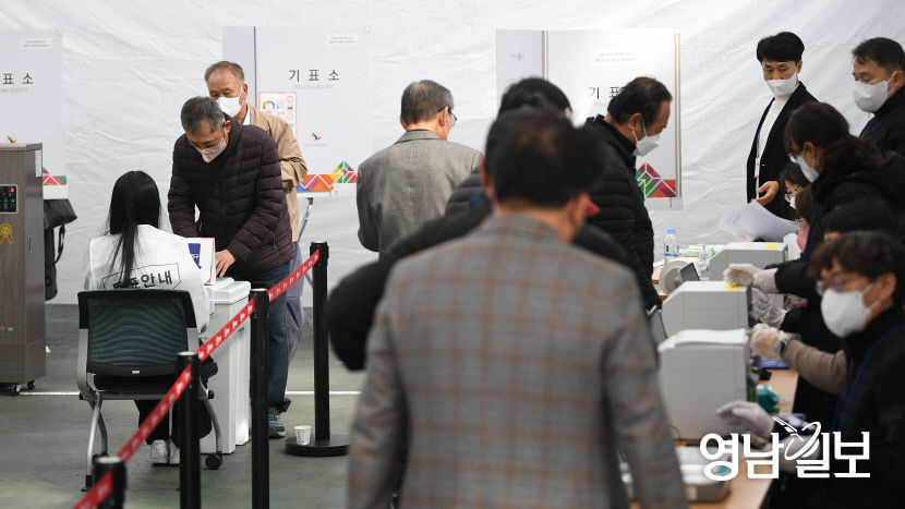 [포토뉴스] 제3회 전국동시조합장선거 투표시작