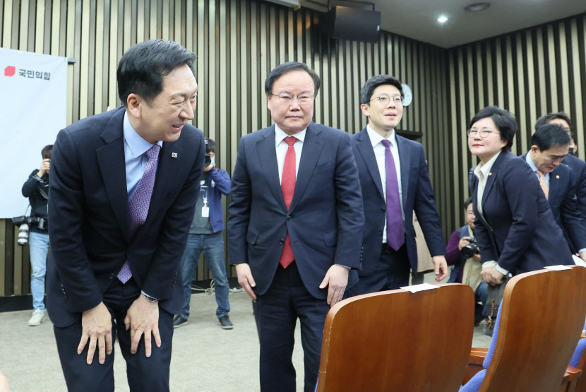 與 신임 지도부 의총서 의원들과 상견례…金 질서있는 다양성 강조