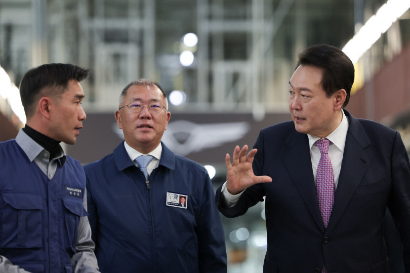 尹 SVB 파산으로 금융시장 불확실성 확산…추경호에 점검 지시