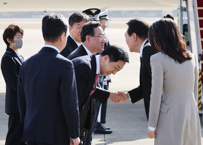 尹대통령 일본으로 출국…동포 오찬 후 기시다 총리와 정상회담
