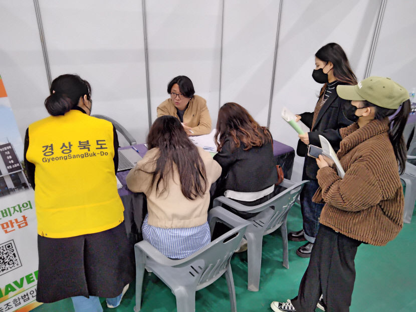 한국에 정착해 무엇이든 도전하고 싶어요 경북도 지역특화형 비자 취업박람회 문전성시