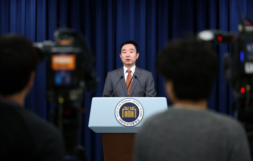 대통령실 尹 방일외교 커다란 성공 자평…퍼주기 외교 논란은 부담