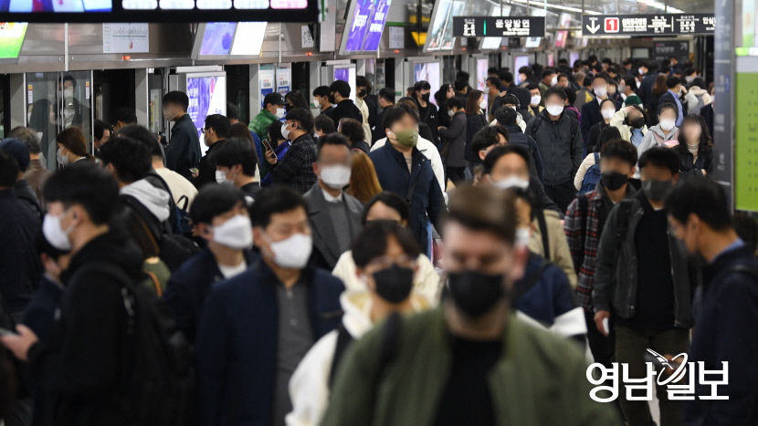 [포토뉴스] 대중교통 마스크 의무 해제 첫날