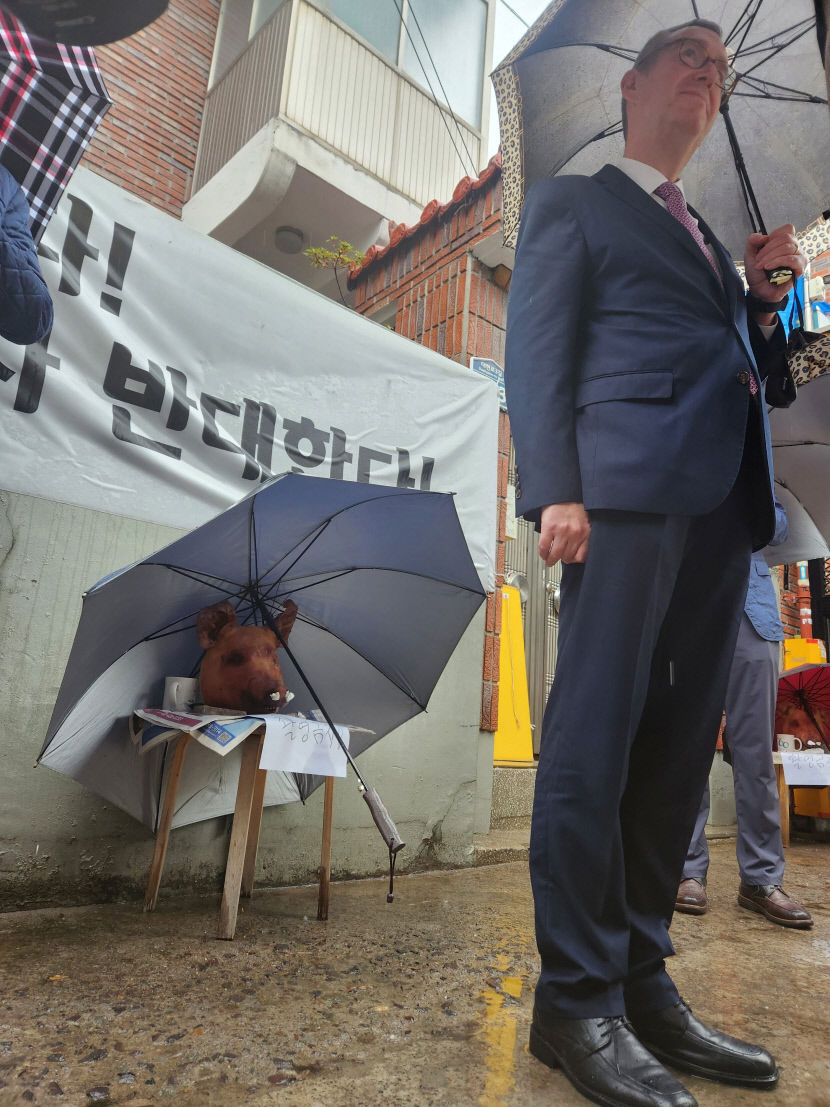 대현동 이슬람 사원 방문한 콜린 크룩스 英대사 라마단 첫 날 맞이해 방문