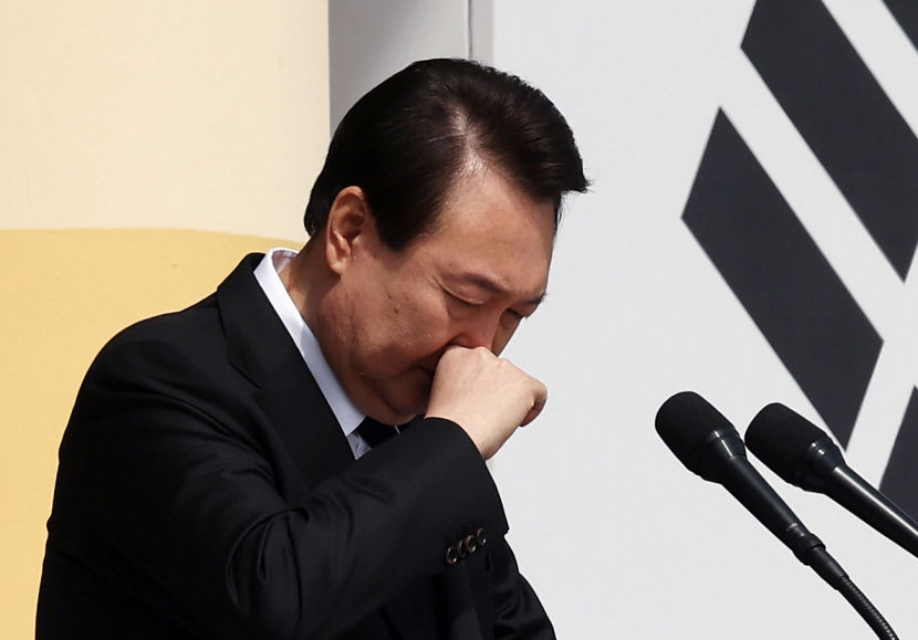 尹 꽃다운 나이 산화한 청춘들 생각나 눈물…서해수호기념식 롤콜 소회