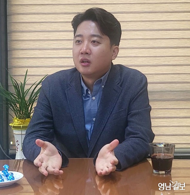 [토크 人사이드] 정치활동 재개하는 이준석 국민의힘 前대표 TK, 총선 때마다 관심 못 끌어…신공항 이상의 어젠다 만들어내야