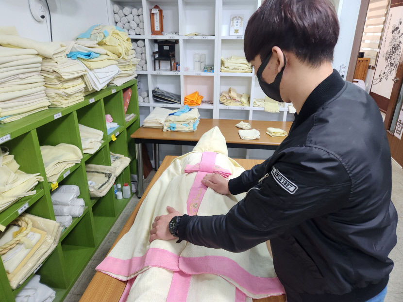 MZ세대 몰리는 장례지도사…월 천만원 수입 올리기도