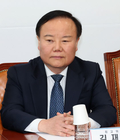국민의힘 김기현 대표, 김재원 최고위원 끌어안고 실언 논란 수습