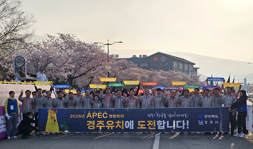 전국 최고의 경주벚꽃마라톤대회…1만 명 마라토너 벚꽃길을 달리다
