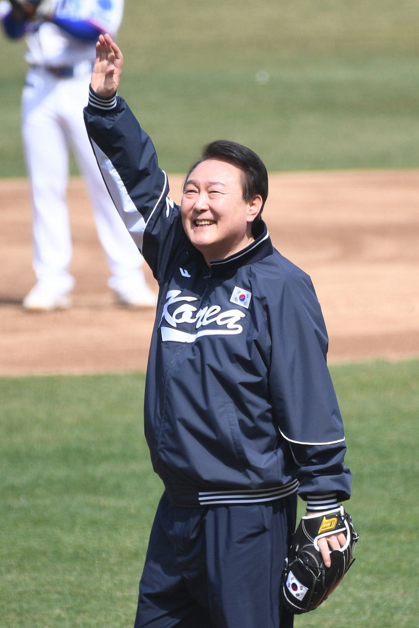 [尹 대구방문] 라팍서 깜짝 시구한 尹대통령은 야구광?