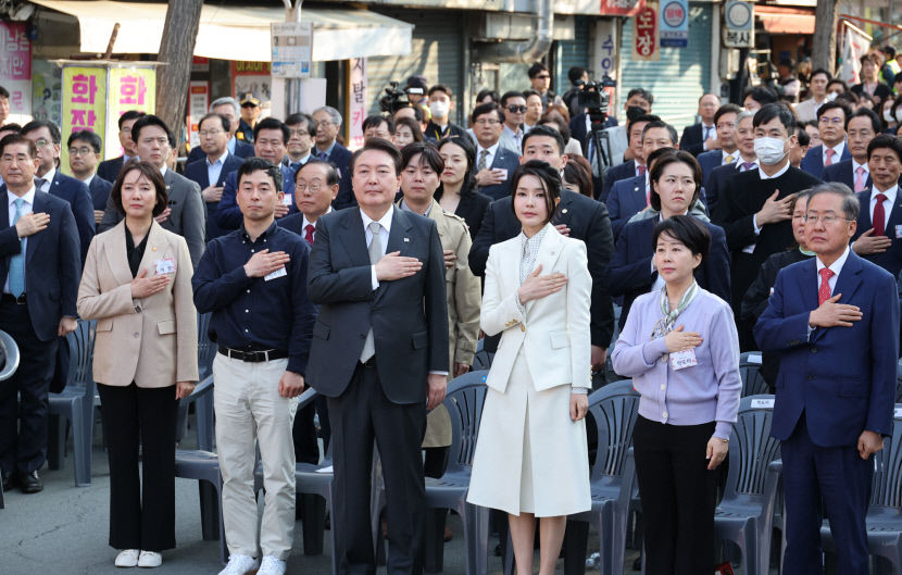 [尹 대구방문] 서문시장에 우리 헌법정신 살아있어…尹, 100주년 기념식 참석서 초심다져