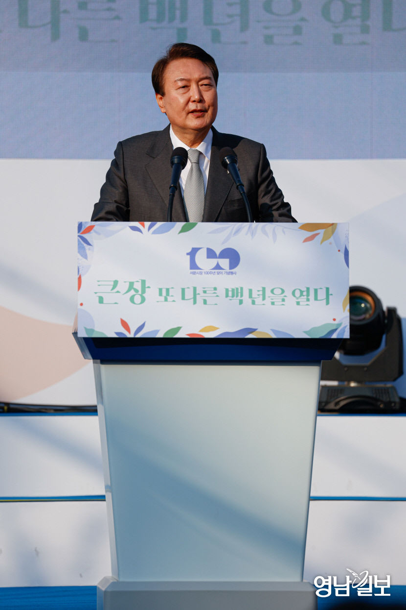 [포토뉴스] 100주년 맞은 서문시장 찾은 윤석열 대통령