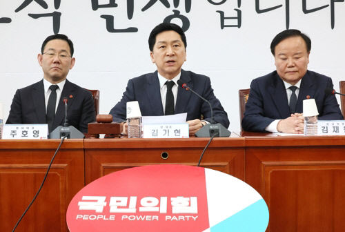 김기현, 洪에 지방행정 전념하라…洪 전광훈 밑에서 잘해보라