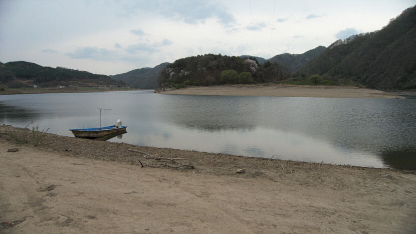 [주말&여행] 충북 옥천 안남면 연주마을, 호수 같은 들에 배 바우 둥실…수백년 이은 전설 현실이 되다