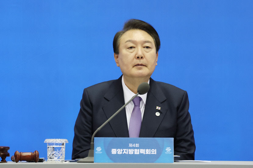 서문시장·라팍 방문에도…尹대통령 TK 지지율 큰 변동없어