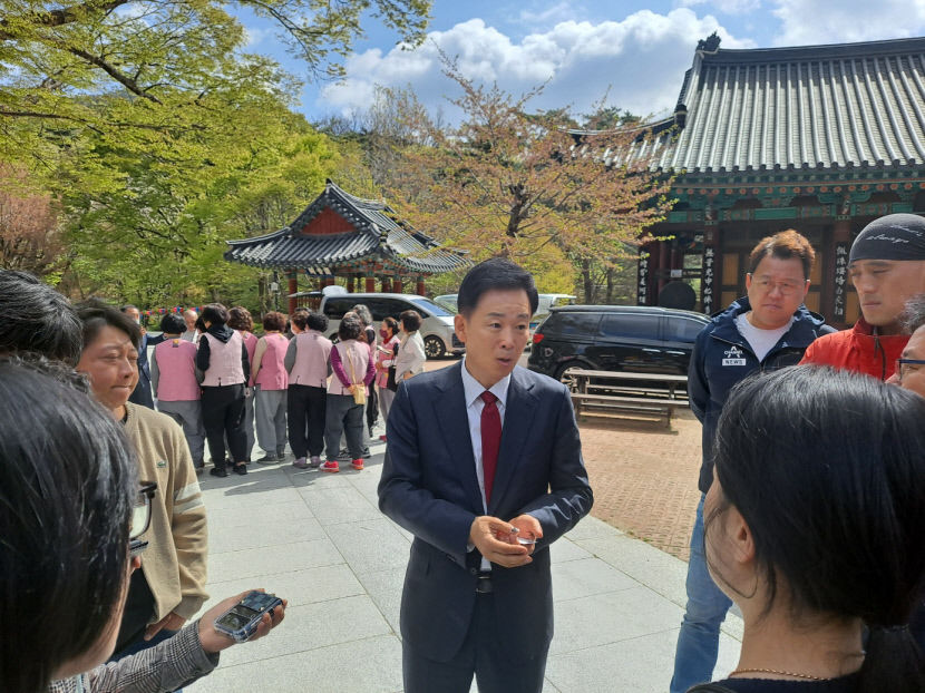 동화사 다녀간 박근혜 전 대통령, 대구 달성 현풍시장도 방문할 듯