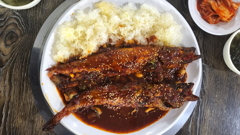 [대구 맛집] 팔공산 나들목 버섯&코다리, 매콤달콤 코다리찜과 돌솥밥…건강한 한 끼