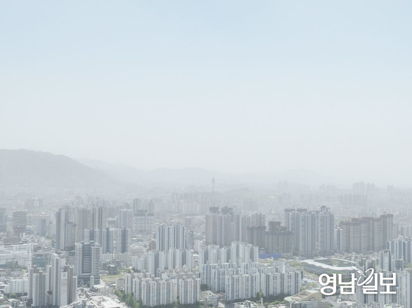 [포토뉴스] 황사에 뒤덮인 대구 도심