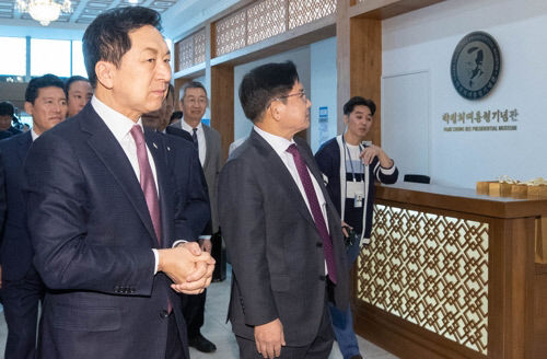 김기현, 박근혜 전 대통령 달성사저 예방 앞두고 박정희 기념관 찾아