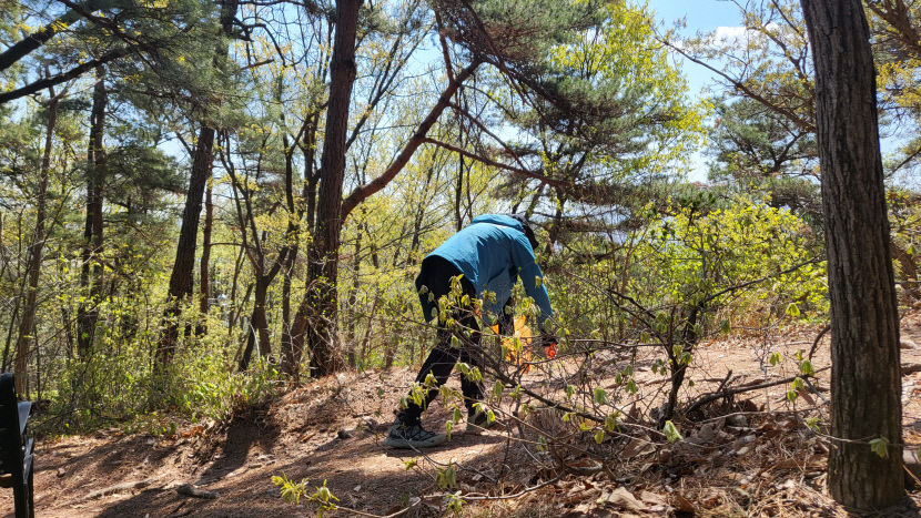 2년 만의 함지산 플로깅…쓰레기·담배꽁초 확 줄었다