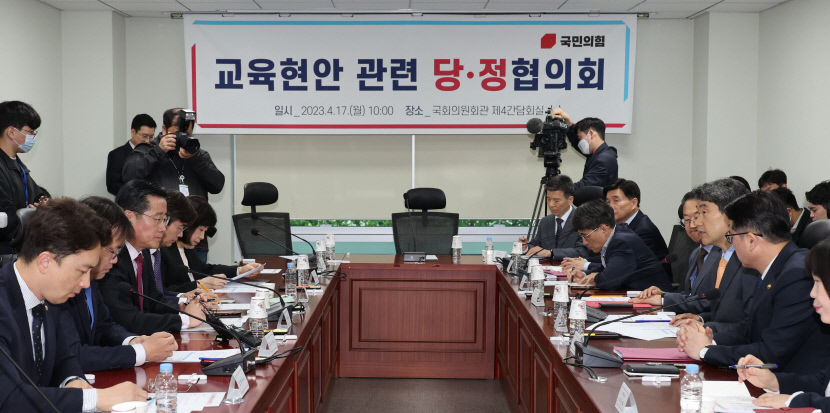 당정 대학 학사제도 자율성 확대…교사 신규채용 단계적 조정