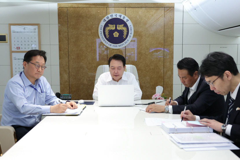 [尹국빈방미 동행취재] 尹 공군1호기서 수단 교민 구출작전 지휘