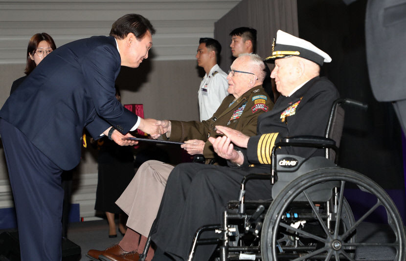 [尹국빈방미 동행취재] 참전용사와 한미동맹 70주년 오찬 가진 尹…희생 잊지않을 것