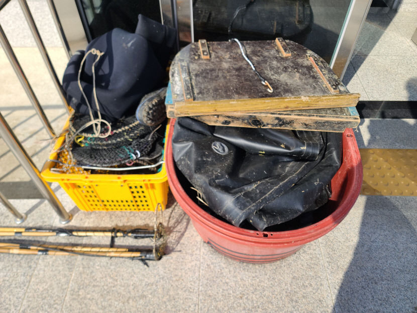 고출력 배터리·고무보트 동원…한밤중 민물고기 싹쓸이