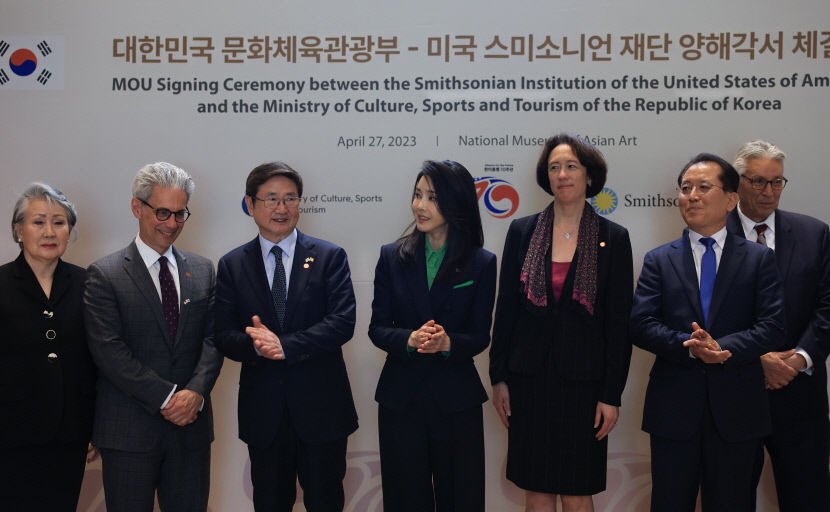 [尹국빈방미 동행취재]김건희 여사, 부통령 남편과 배우자 활동 공감…문체부 MOU 참석도