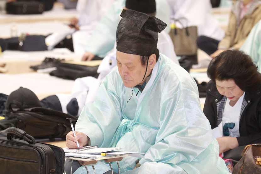 예천활축제, 빗속에서 가족단위 관람객 발길 이어지며 축제분위기 고조