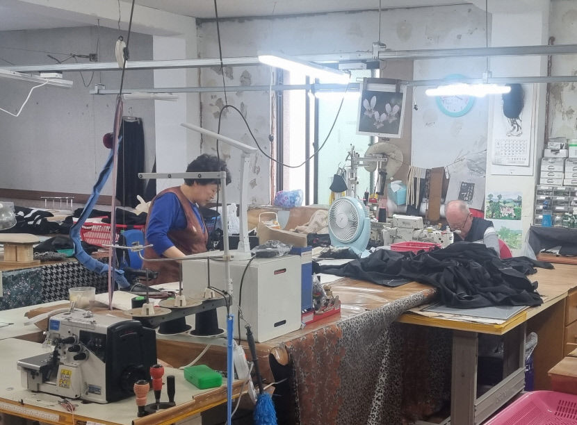 40년 봉제외길 최석호씨 명맥 안끊기게 장인정신으로 안간힘