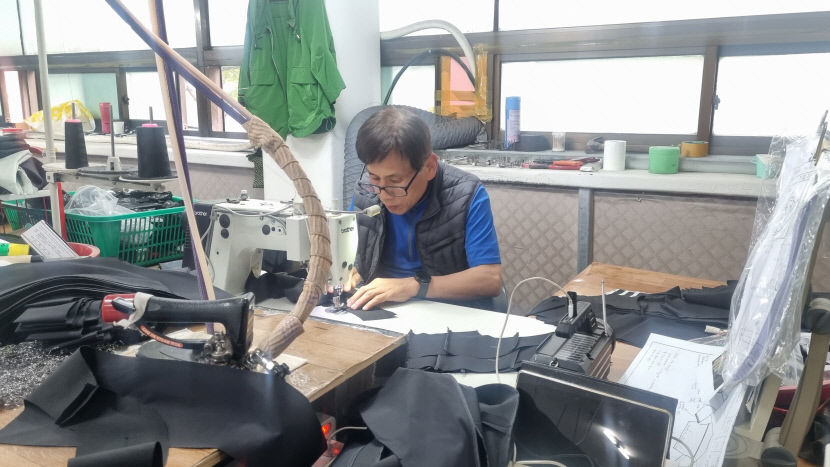 40년 봉제외길 최석호씨 명맥 안끊기게 장인정신으로 안간힘