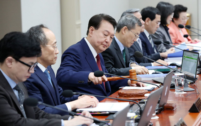 尹대통령 거야에 가로막혀 필요한 제도 정비 어려워…전 정부 비판 쏟아내기도