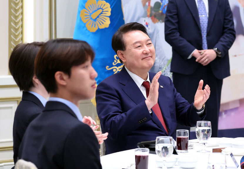 尹대통령 7연패 달성한 국제장애인기능올림픽 선수단과 오찬 갖고 격려