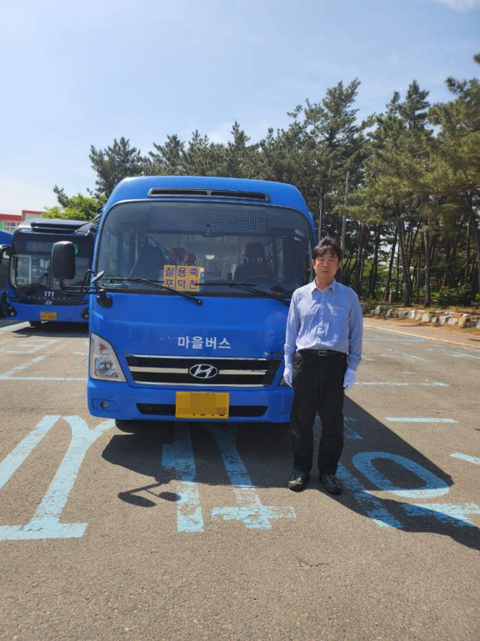 갑자기 쓰러진 시민 심폐소생술로 구조한 마을버스 기사