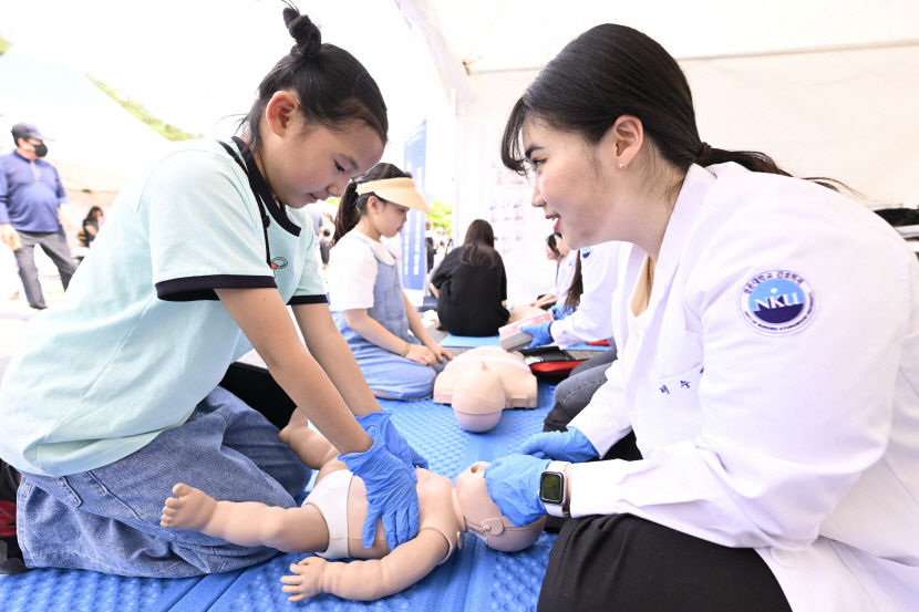 구미 에코랜드 어린이 숲&항공 과학 체험전…아이 즐거워 가족단위 1만명 찾아 로켓 날리고 생태체험