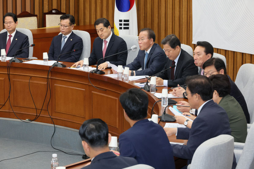 尹 간호법 거부권에 與 갈등유발에 불가피·날림입법vs 野 국회 무시