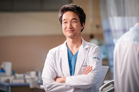 20년만에 다시 가운 입은 차정숙부터 김사부까지 안방극장 의사 전성시대