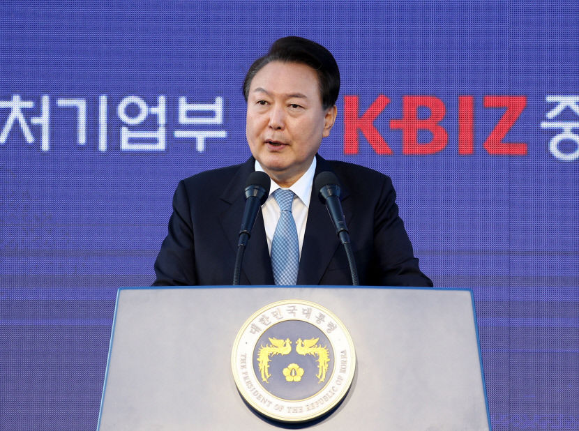 尹 기업인 만나 해외서 받는 대접 여러분 덕…세계 시장 용기내달라 격려