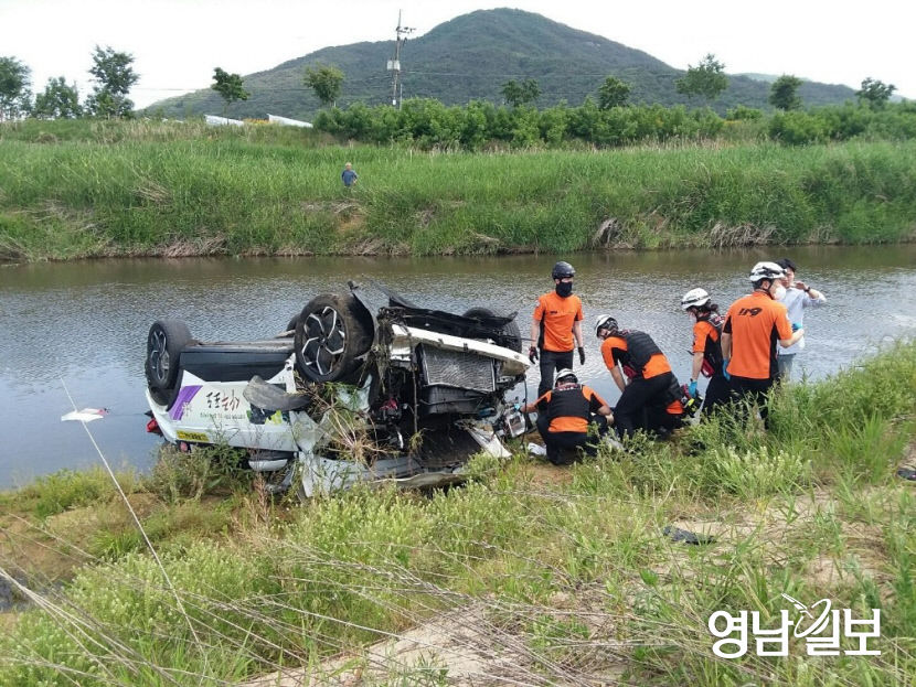 상주에서 택시 추락…2명 사상