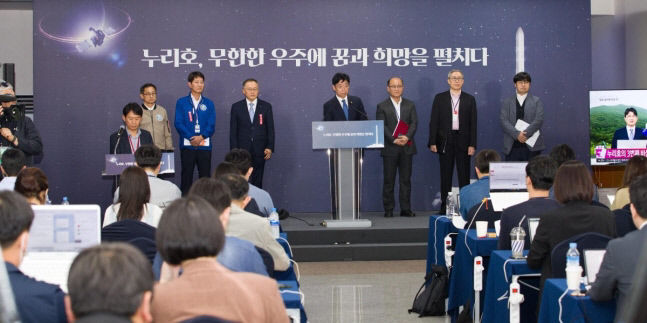 누리호 3차 발사 연기…발사체 기립 상태는 유지