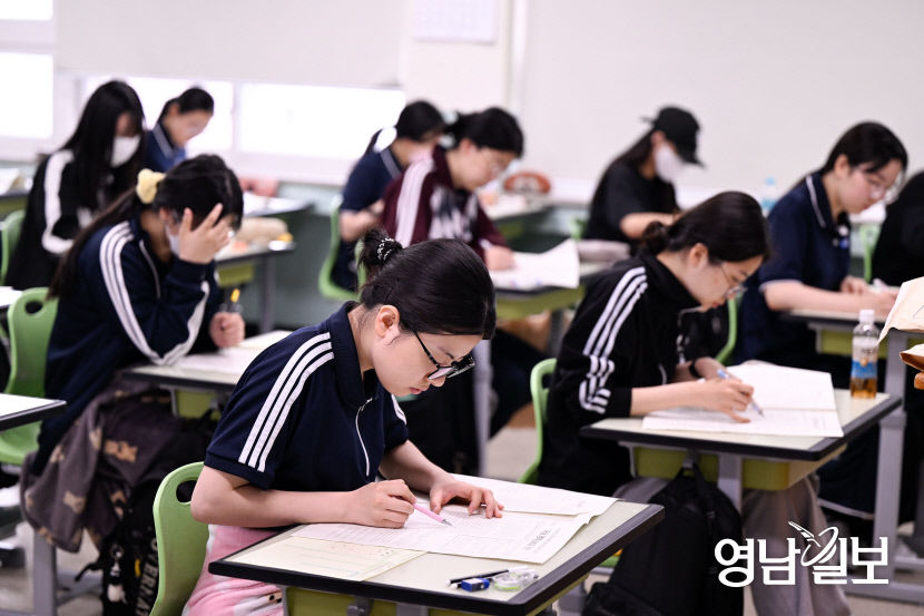 [포토뉴스] 6월 모의평가 치르는 경북여고 학생들