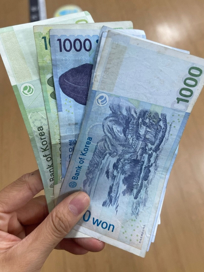 물가 올라 살기 퍽퍽해진 시민들 뷔페 샐러드바 경마장으로 눈 돌린다