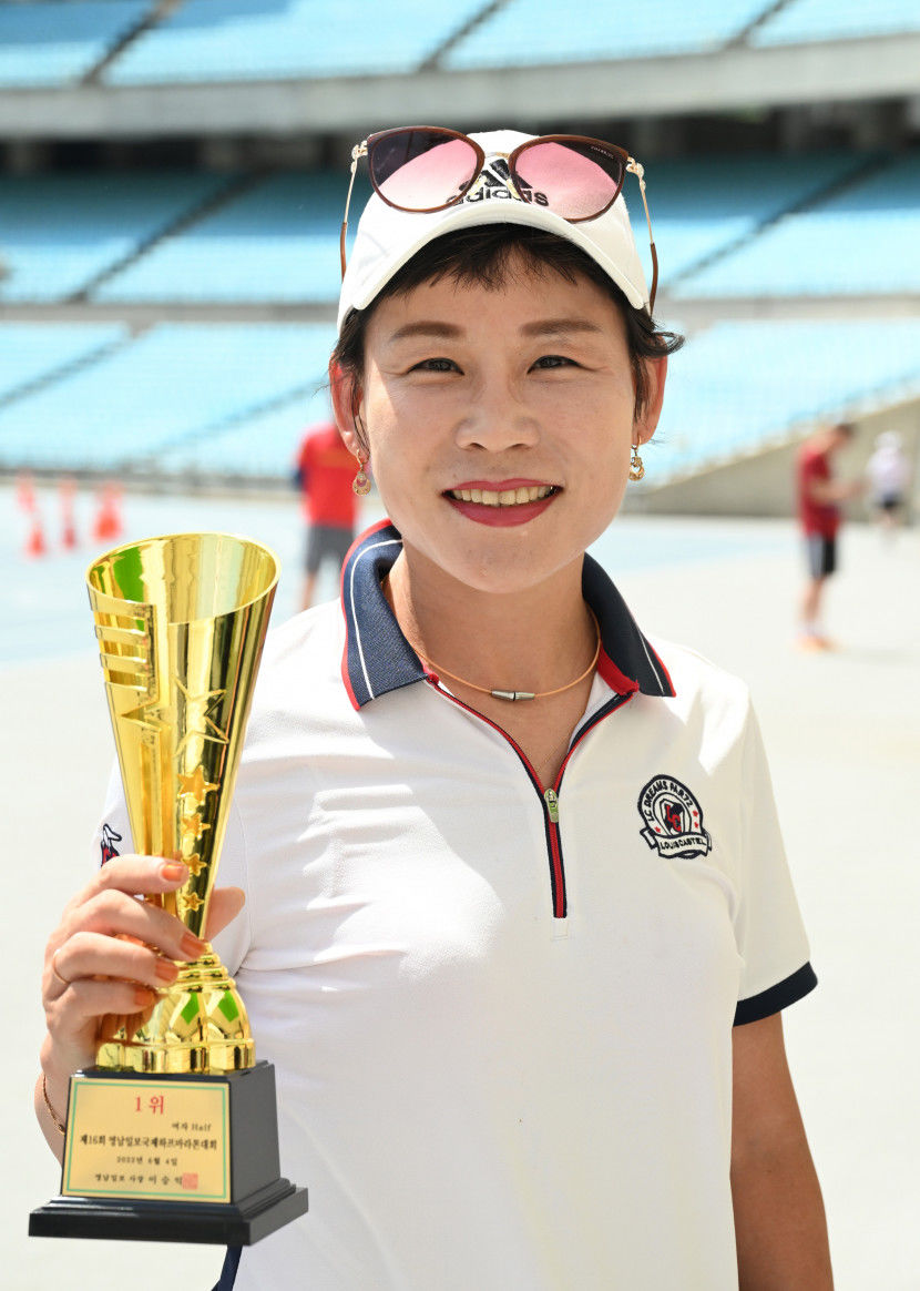 [제16회 영남일보 국제하프마라톤대회] 여자 하프 우승자 권순희씨 50대가 돼 건강히 운동할 수 있는 것에 감사합니다