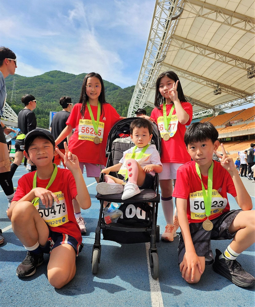 [제16회 영남일보 국제 하프마라톤대회] 최연소 참가자 김주안군 가족들과 함께 즐겁게 달렸어요